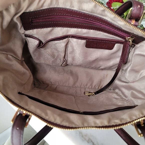 Michael Kors burgundy purse - Picture 6 of 7